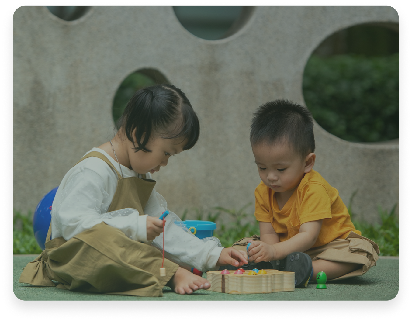 Anak-anak belajar bersama di Parahita Montessori Lab